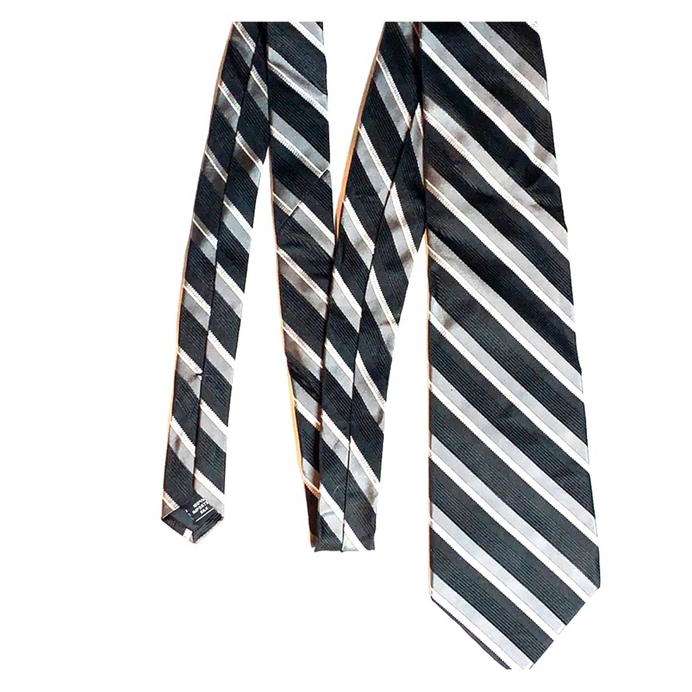 Croft & Barrow black and silver stripped tie